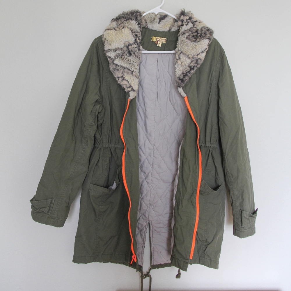 NEW Coat w/ Faux Fur Collar